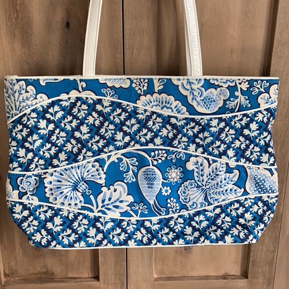Vera Bradley Tote - Picture 2 of 8